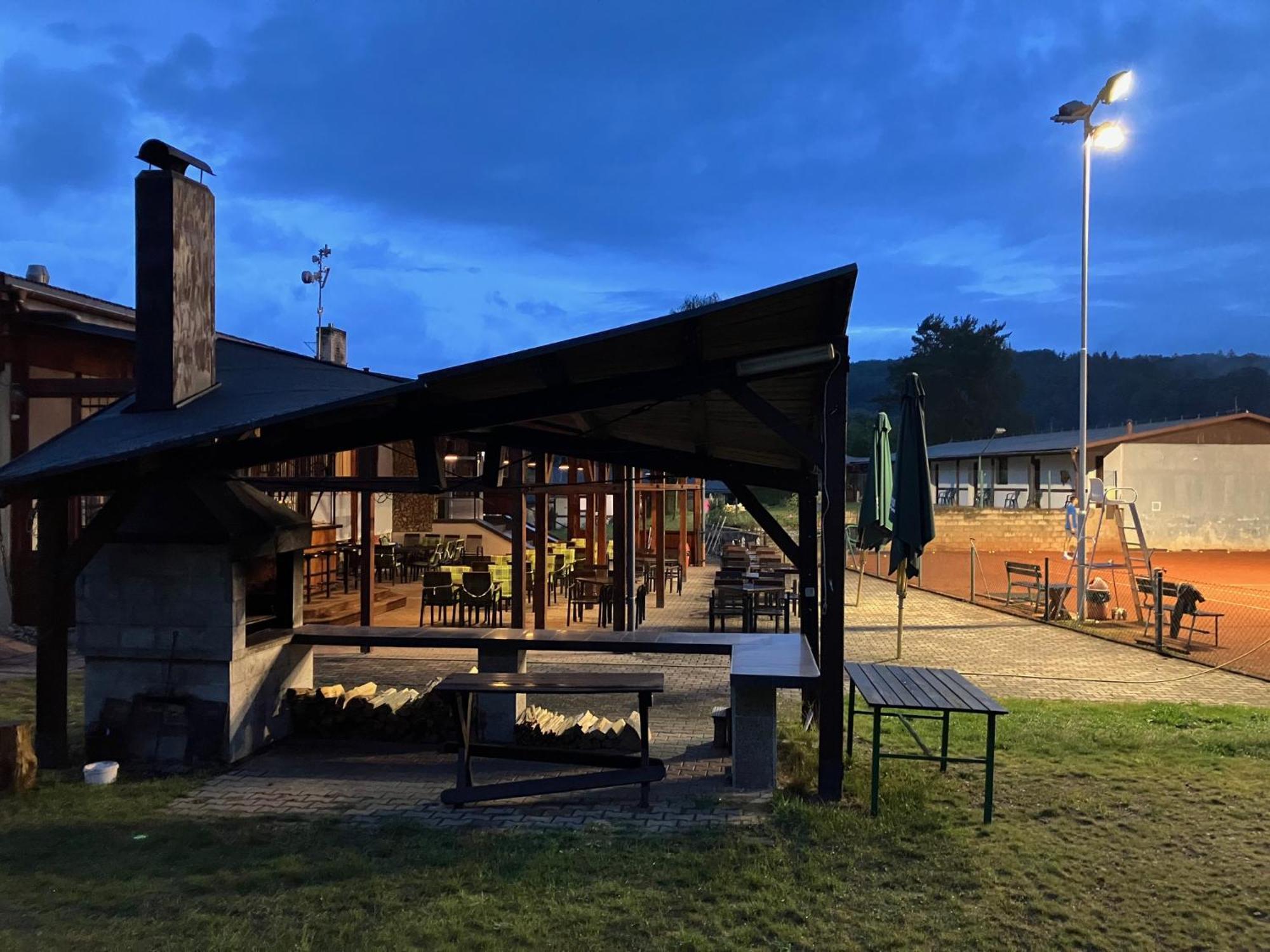 Raj Sportovni A Rekreacni Resort Branzez Kněžmost Extérieur photo
