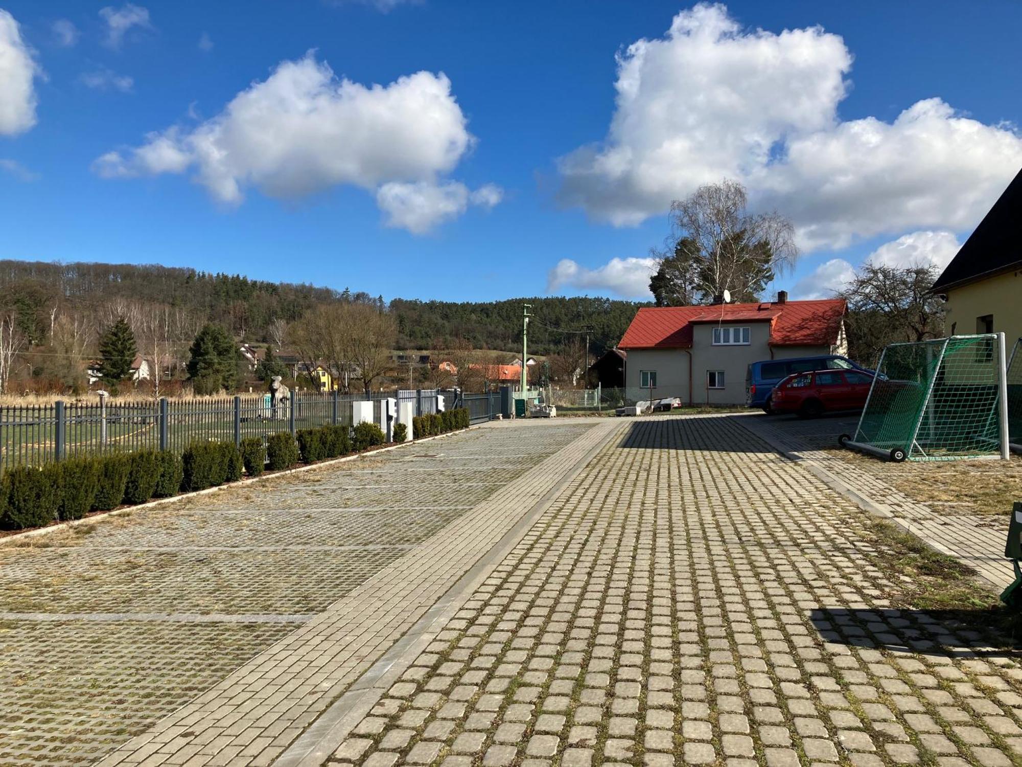 Raj Sportovni A Rekreacni Resort Branzez Kněžmost Extérieur photo