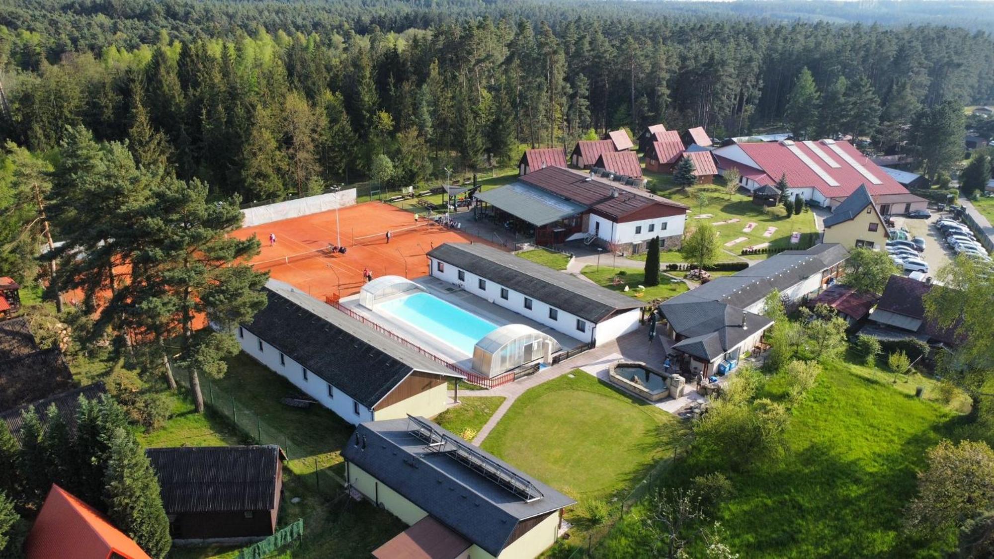 Raj Sportovni A Rekreacni Resort Branzez Kněžmost Extérieur photo