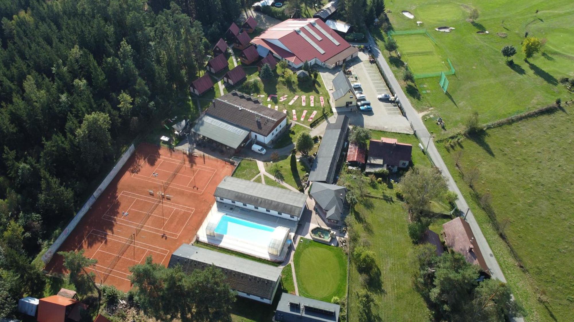 Raj Sportovni A Rekreacni Resort Branzez Kněžmost Extérieur photo